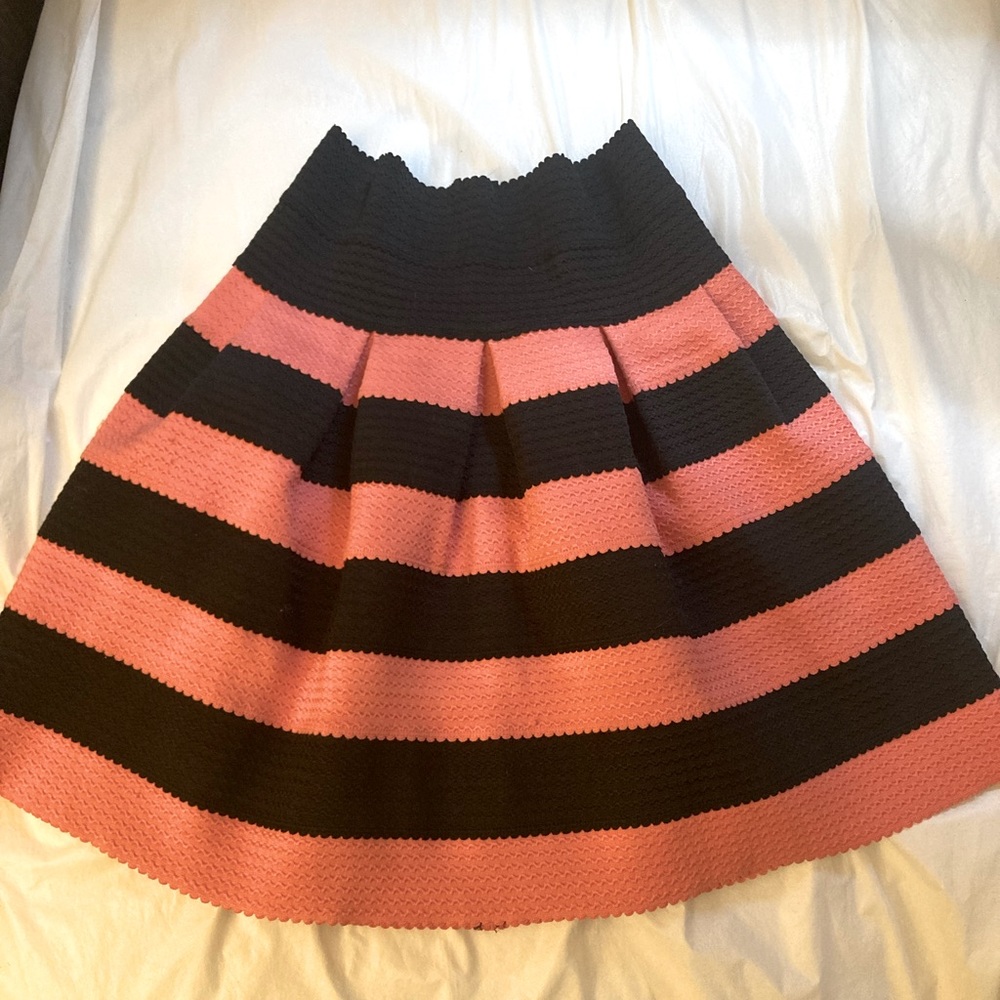 Cute! Peach and Black Skirt. 4” above knee length.